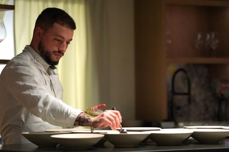 chef putting food on plates