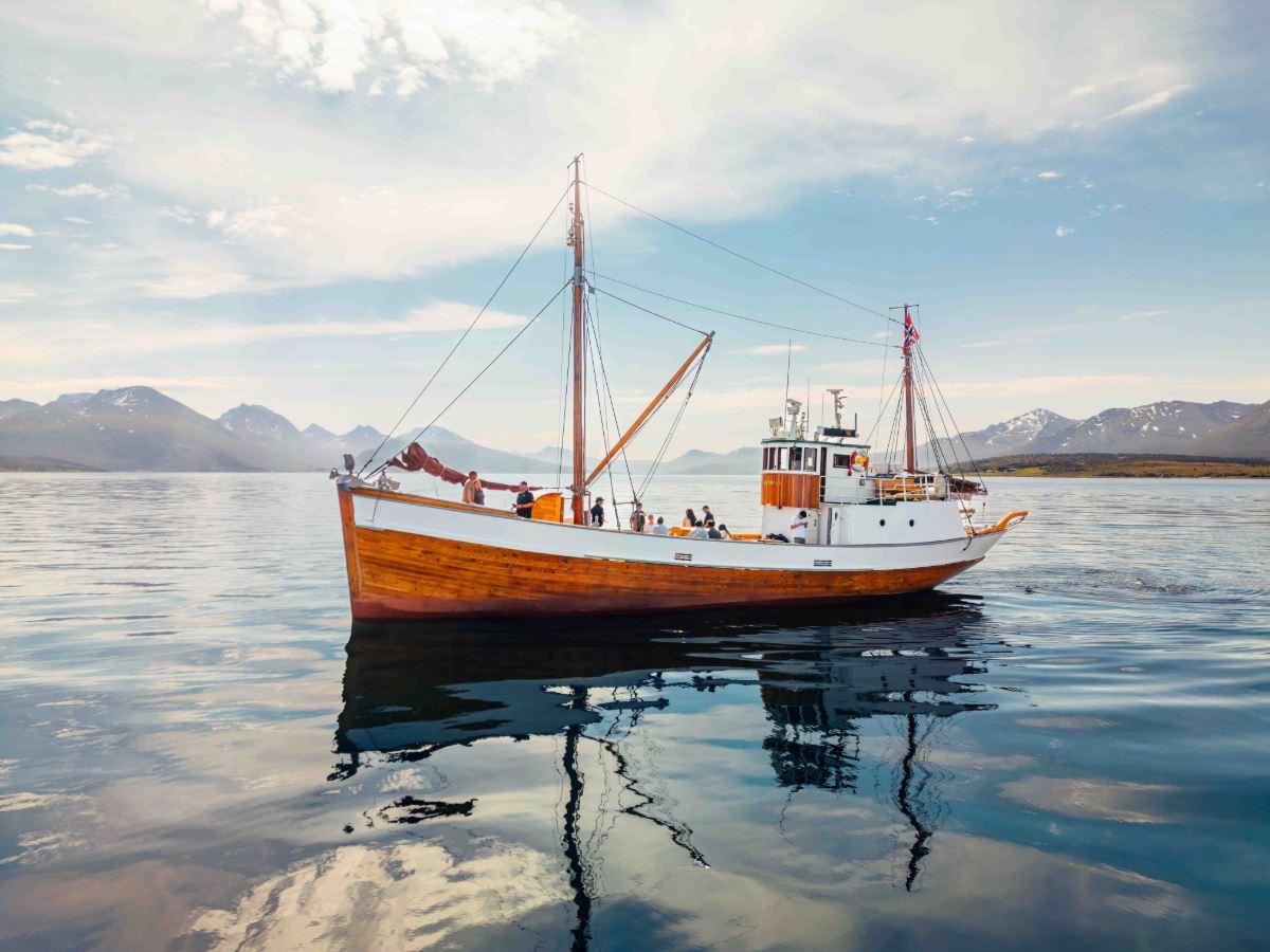 Hermes ll båten på havet