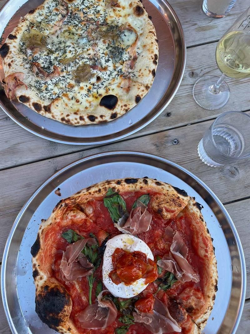 hvit pizza og burrata pizza