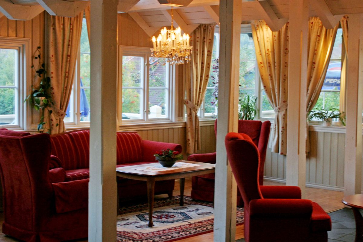 cozy common area at Seljord Hotel 
