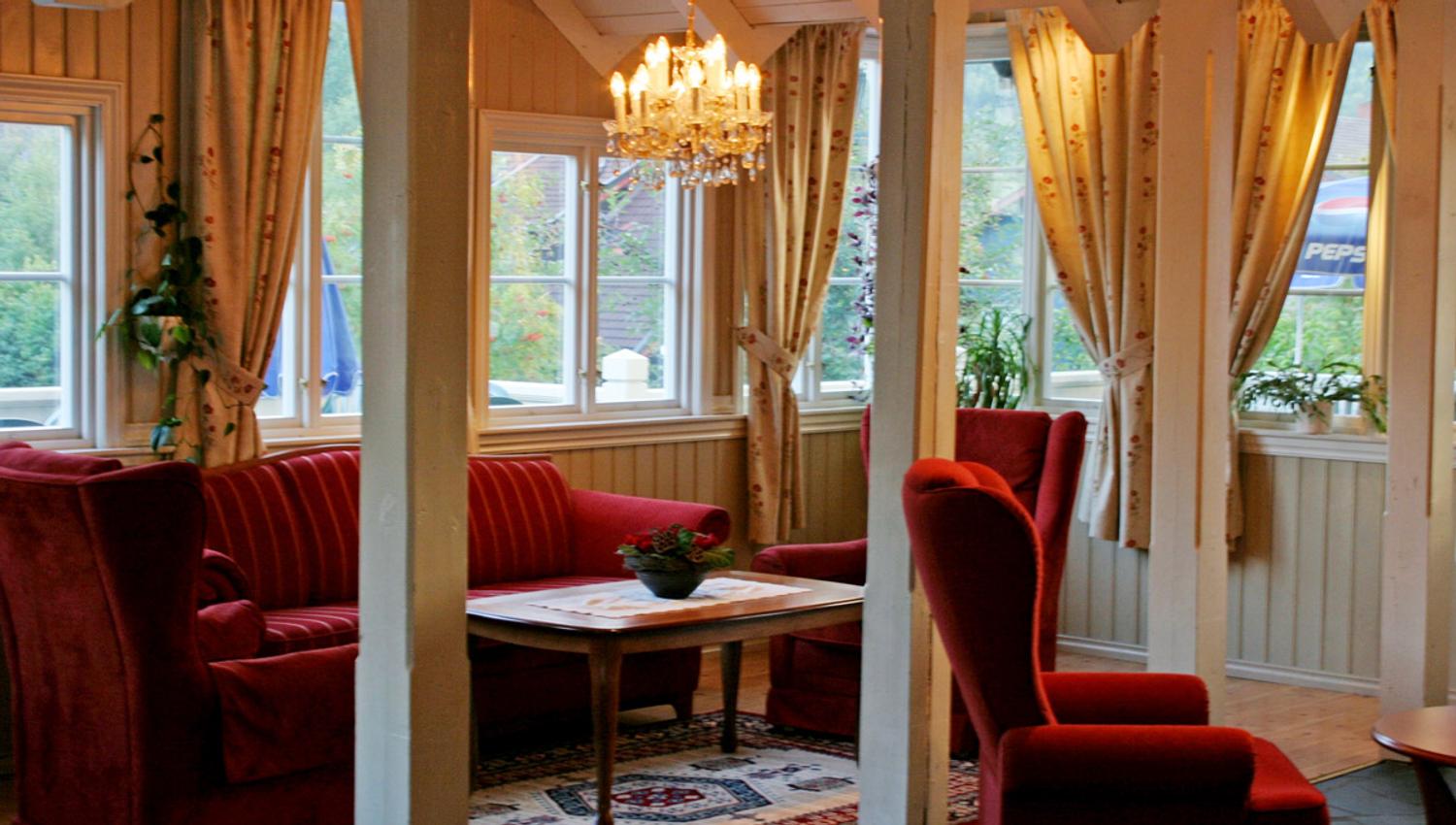 cozy common area at Seljord Hotel