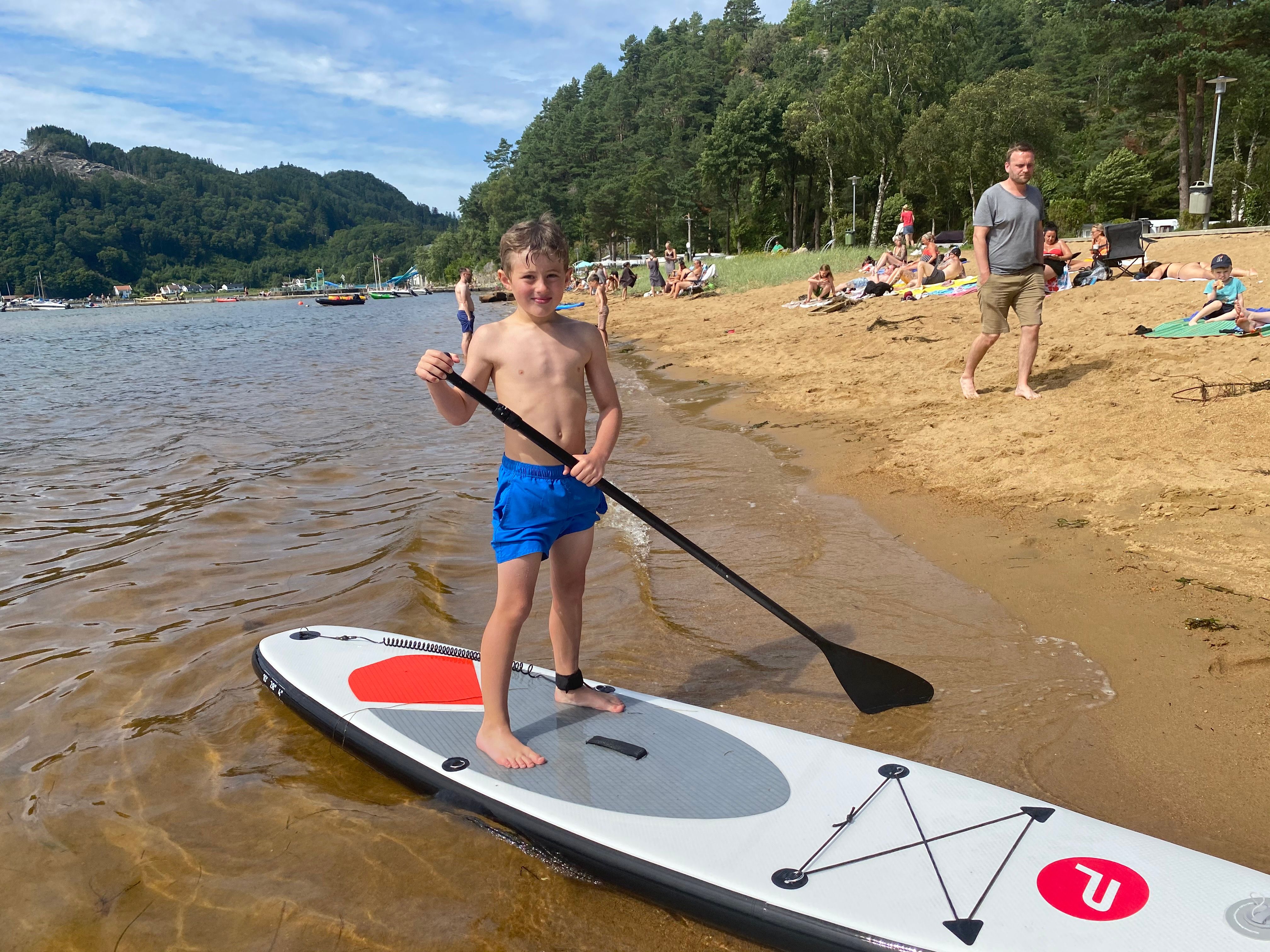 Supbrett på Rosfjordsanden i Lyngdal