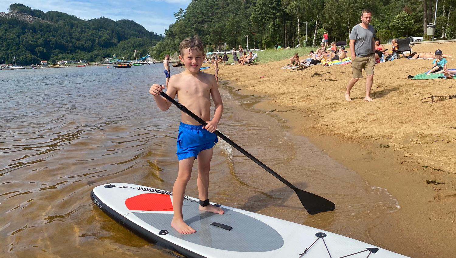 Supbrett på Rosfjordsanden i Lyngdal