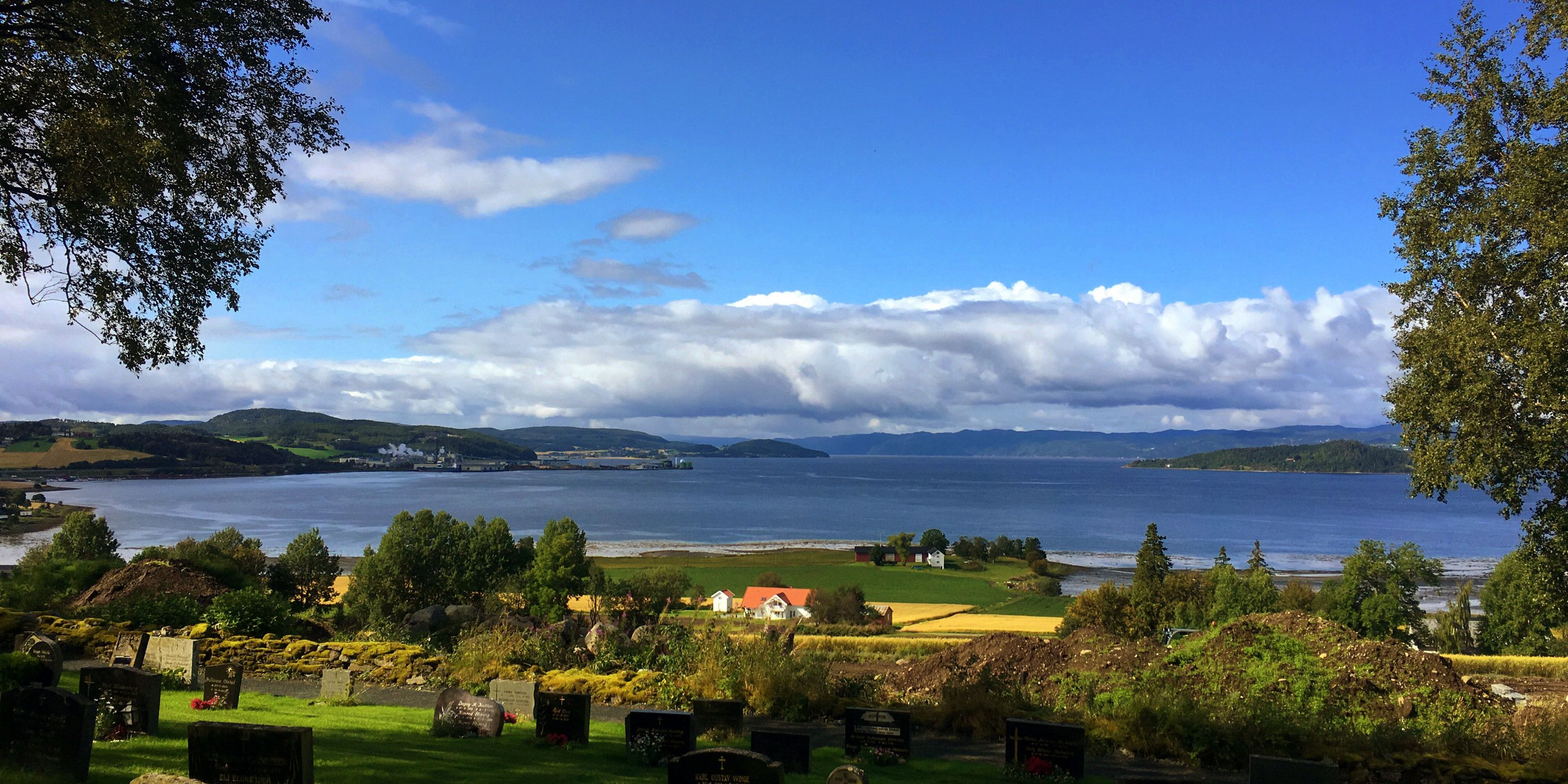 Utsikt over fjorden fra Alstadhaug kirke
