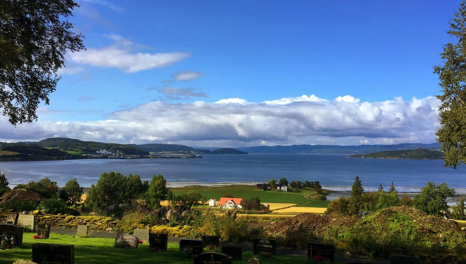 Utsikt over fjorden fra Alstadhaug kirke