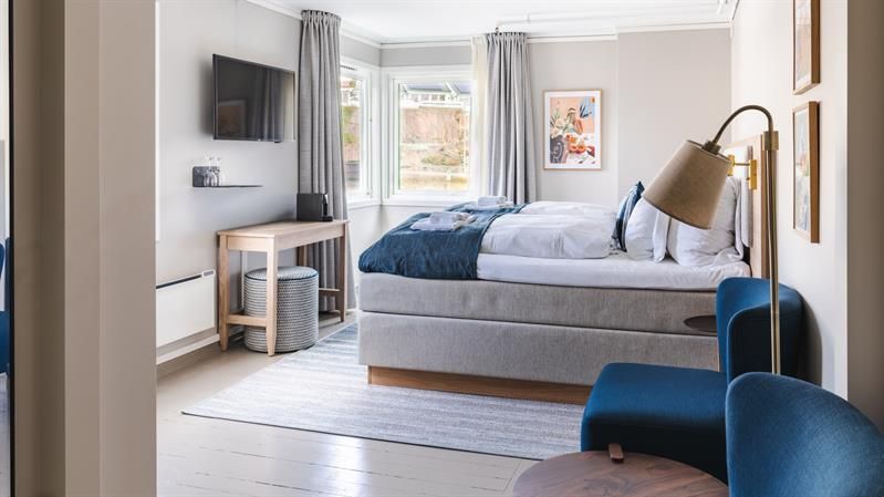 Standard dobbeltrom finner du både i hotellets vestfløy og i den historiske delen av Strand Hotel Fevik.