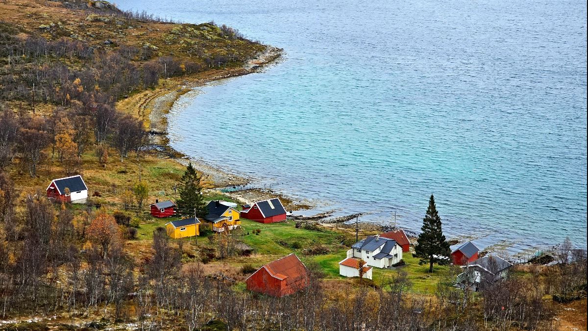 View of houses and the sea in Kvaløya