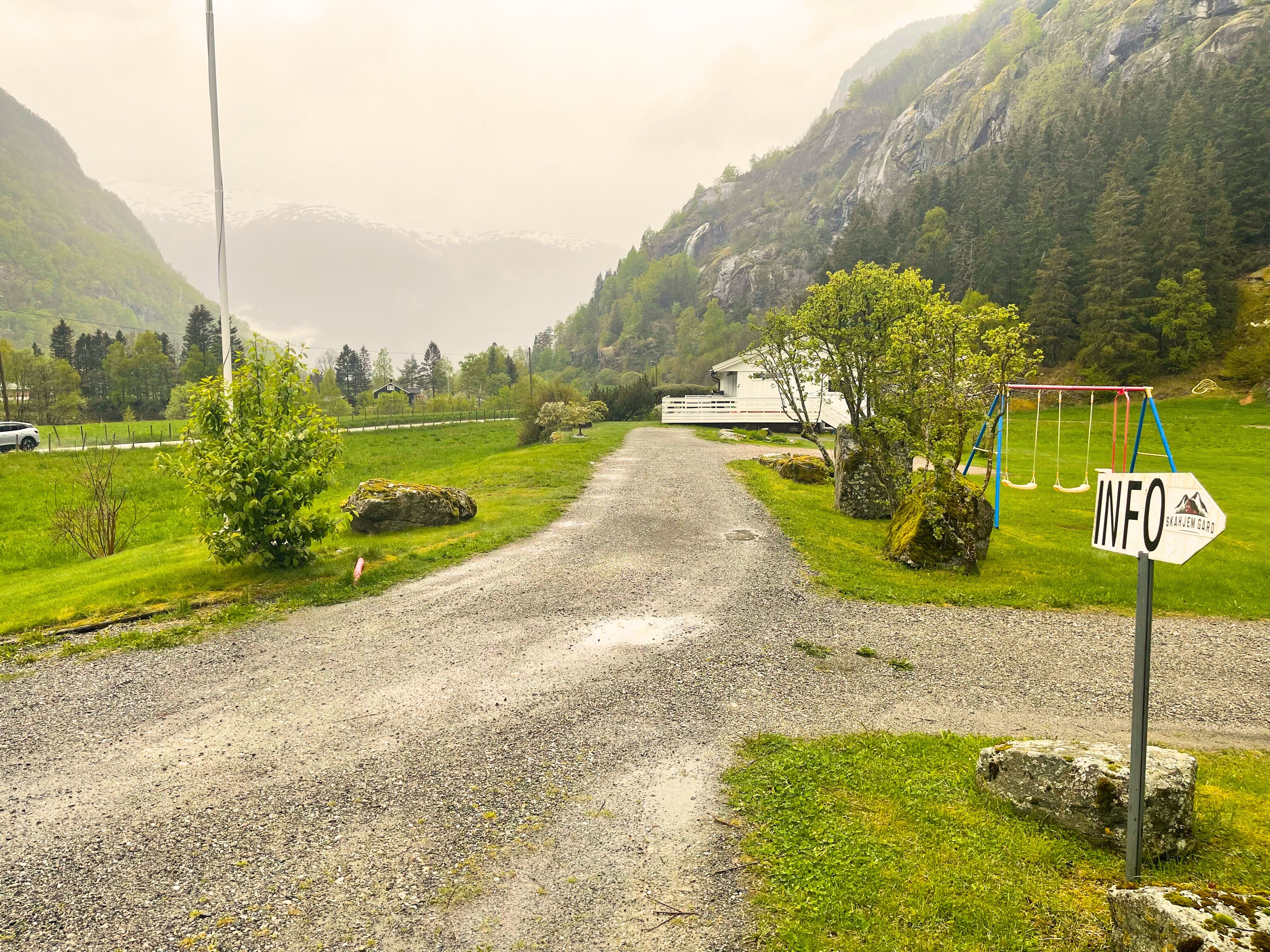 Skahjem Gard, Aurland
