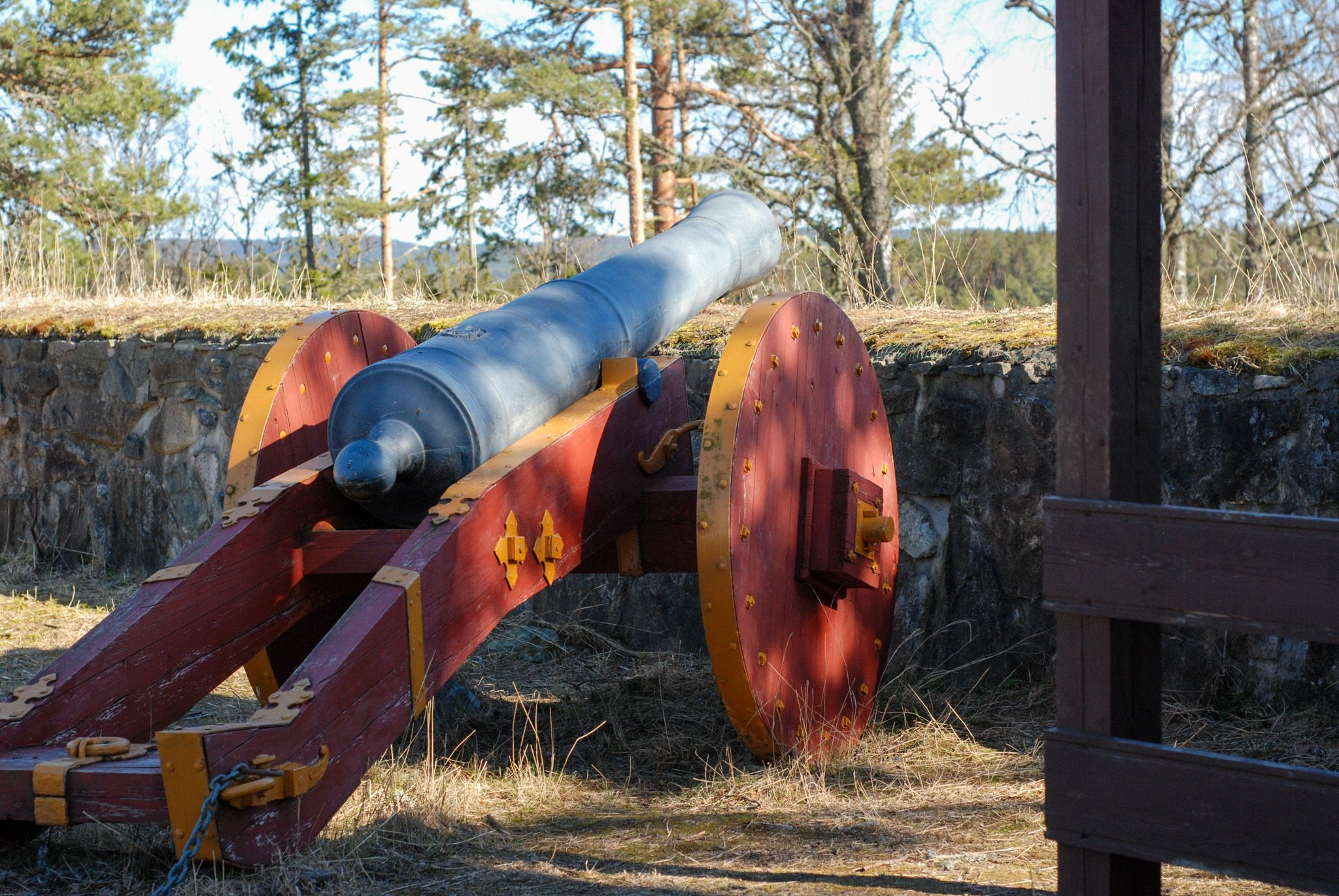 cannon on top of the fortress 