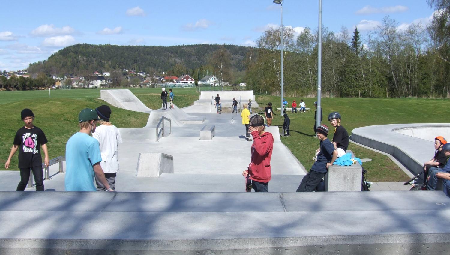 barn på Porsgrunn skatepark