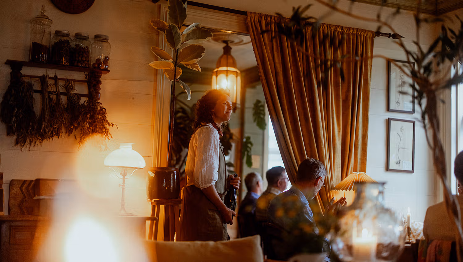 Evening at the Hotel Sundal restaurant – warm lights, genuine hospitality and flavours from the garden.