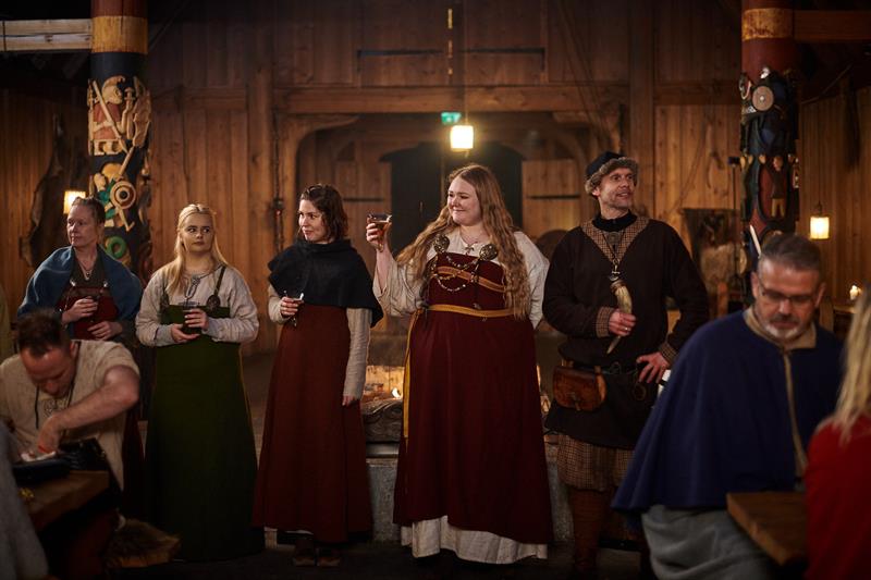 Mennesker på fest i Gildehallen