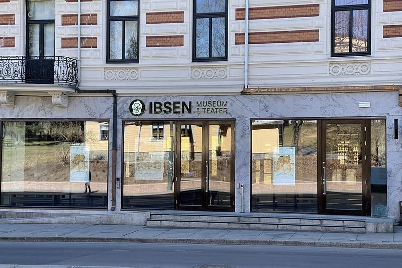 Ibsen museum facade