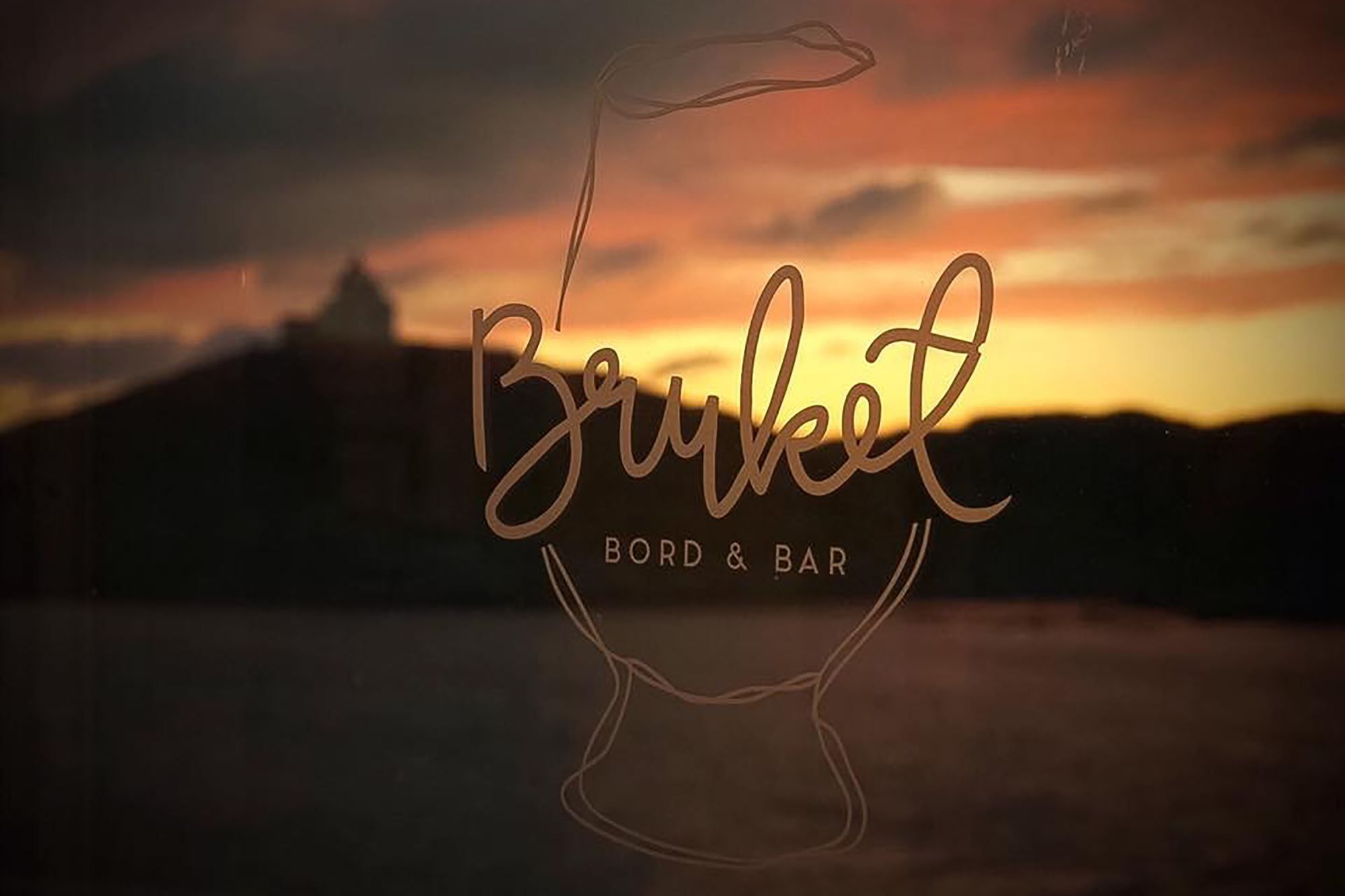 Bruket Bord & Bar