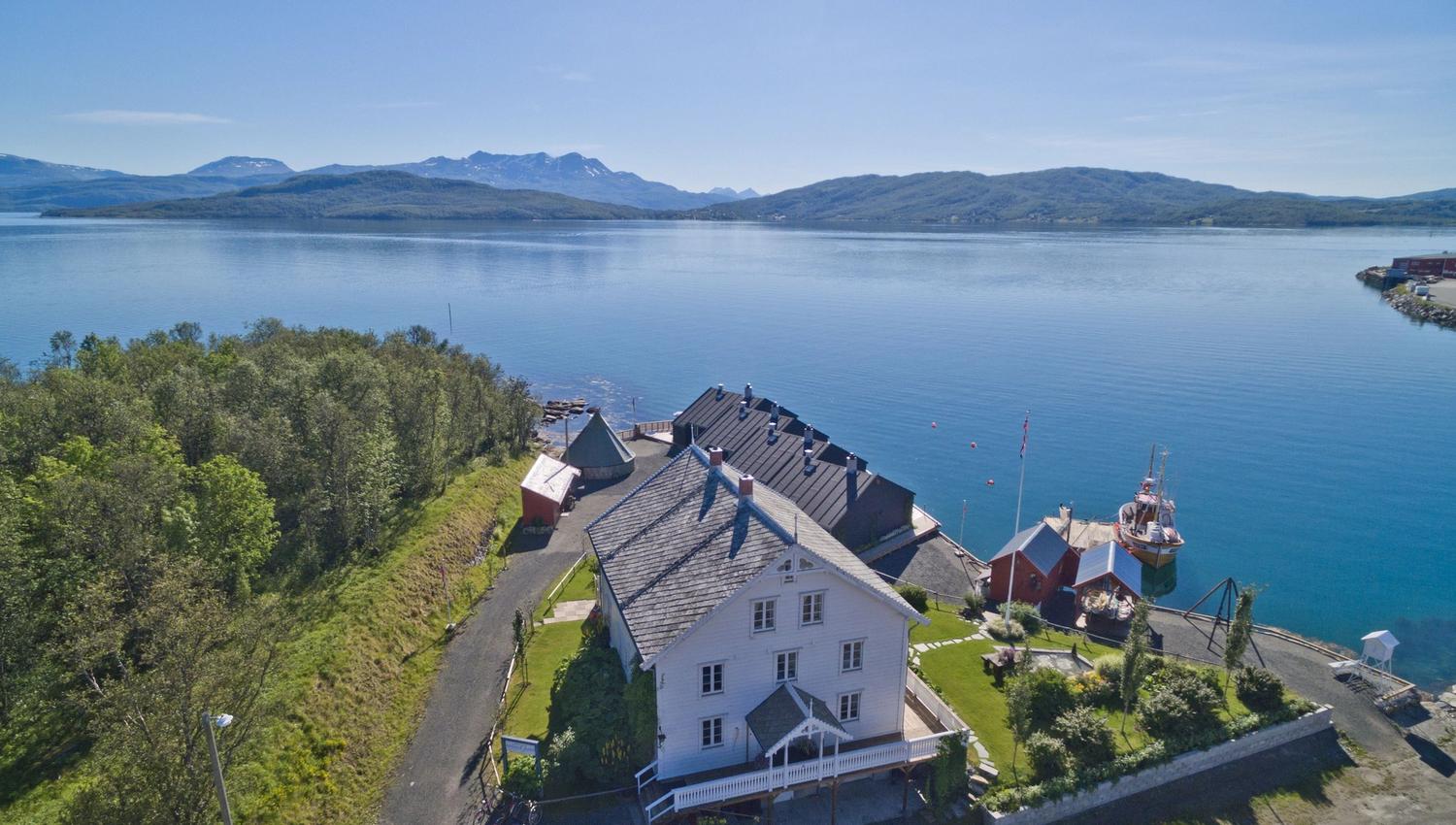 bird's eye view of the hotel