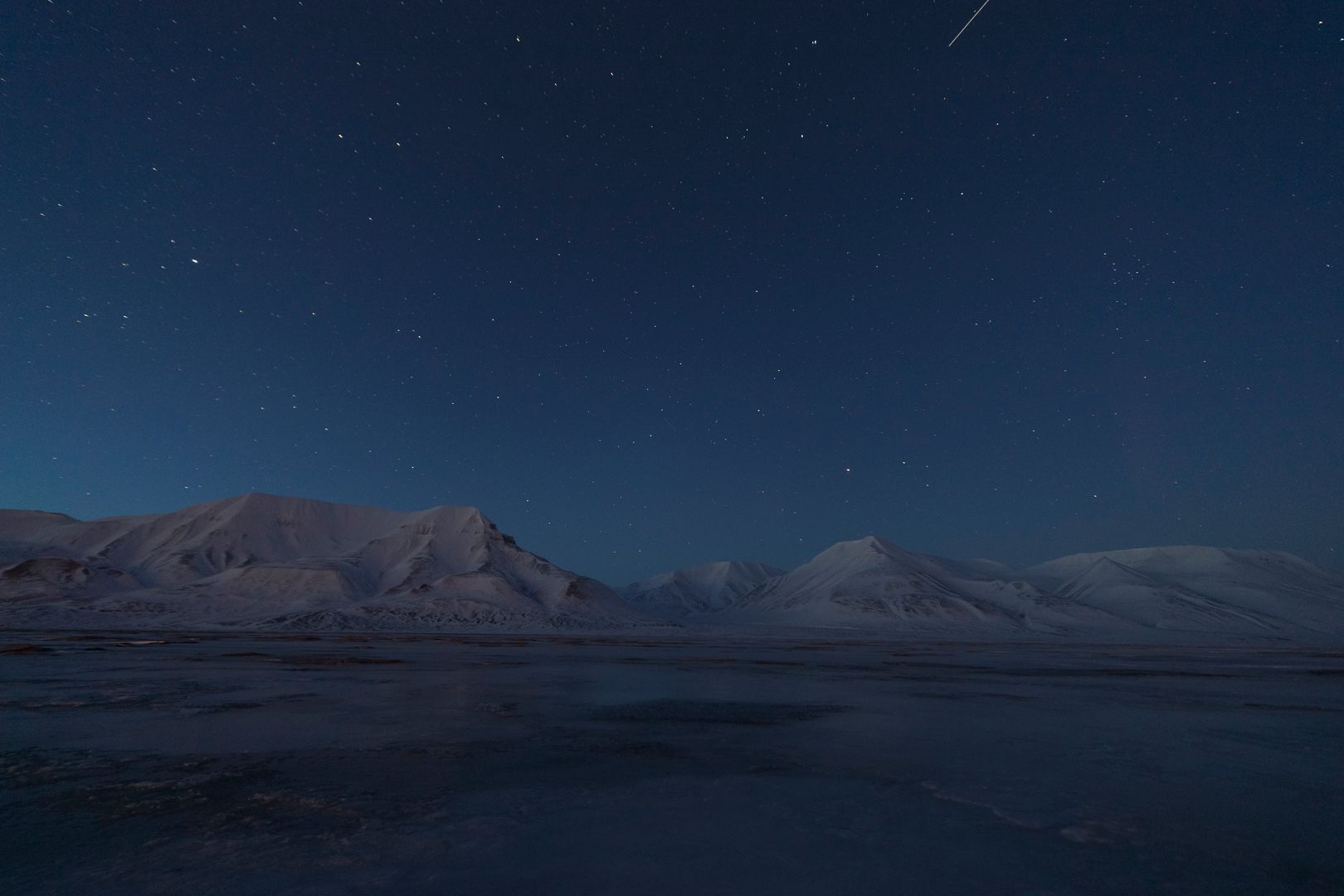 The night sky over Hiorthfjellet