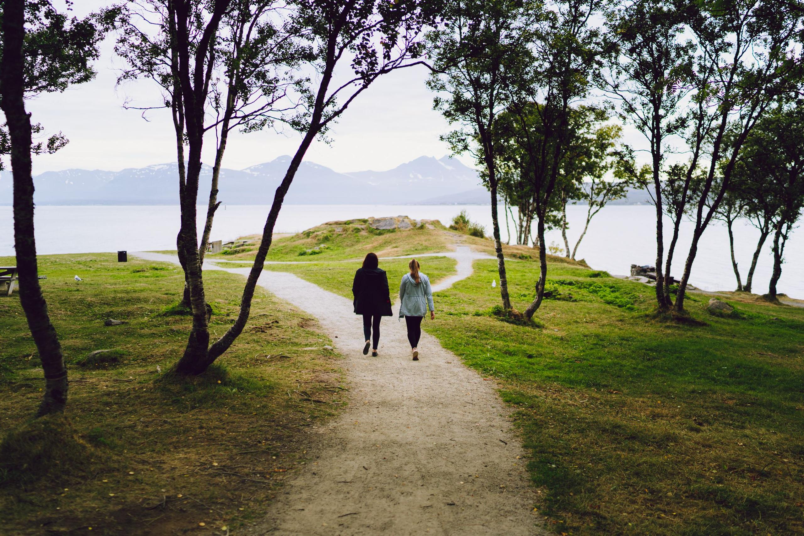 Two people walking along a trail at Telegrafbukta