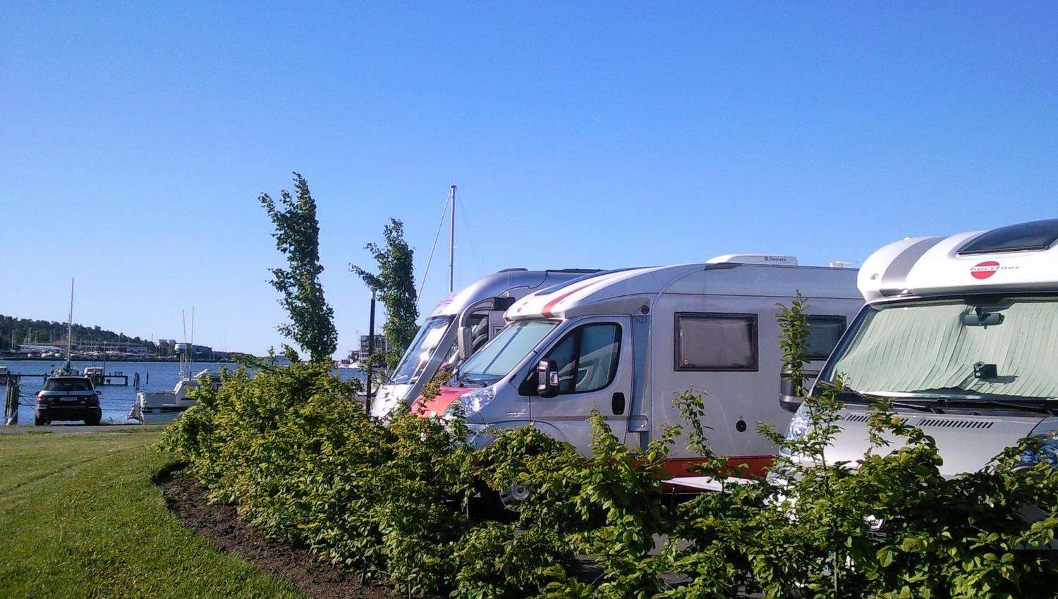 Bobiler parkert på Sandefjord Bobilpark