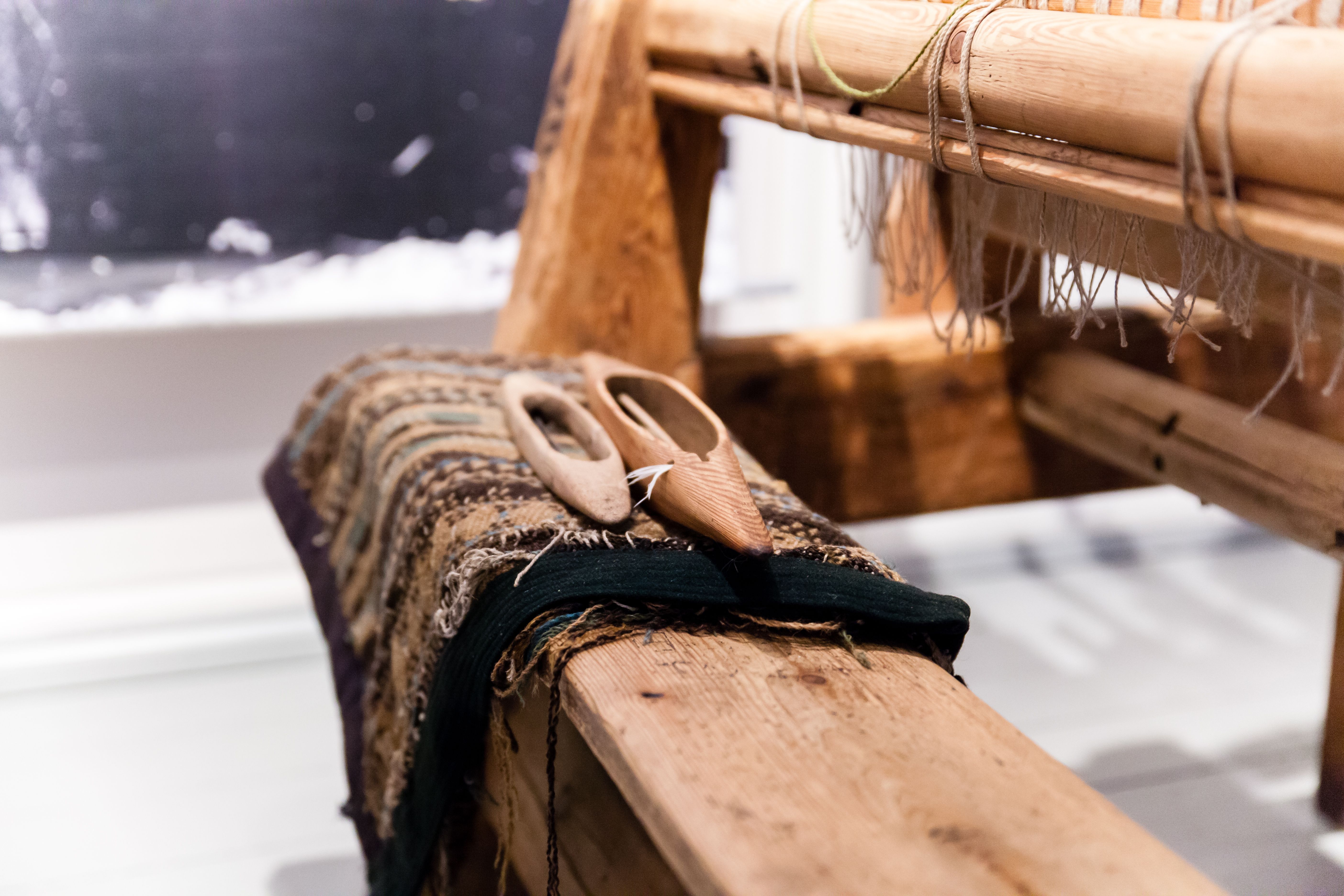 Image of traditional weaving tools)
