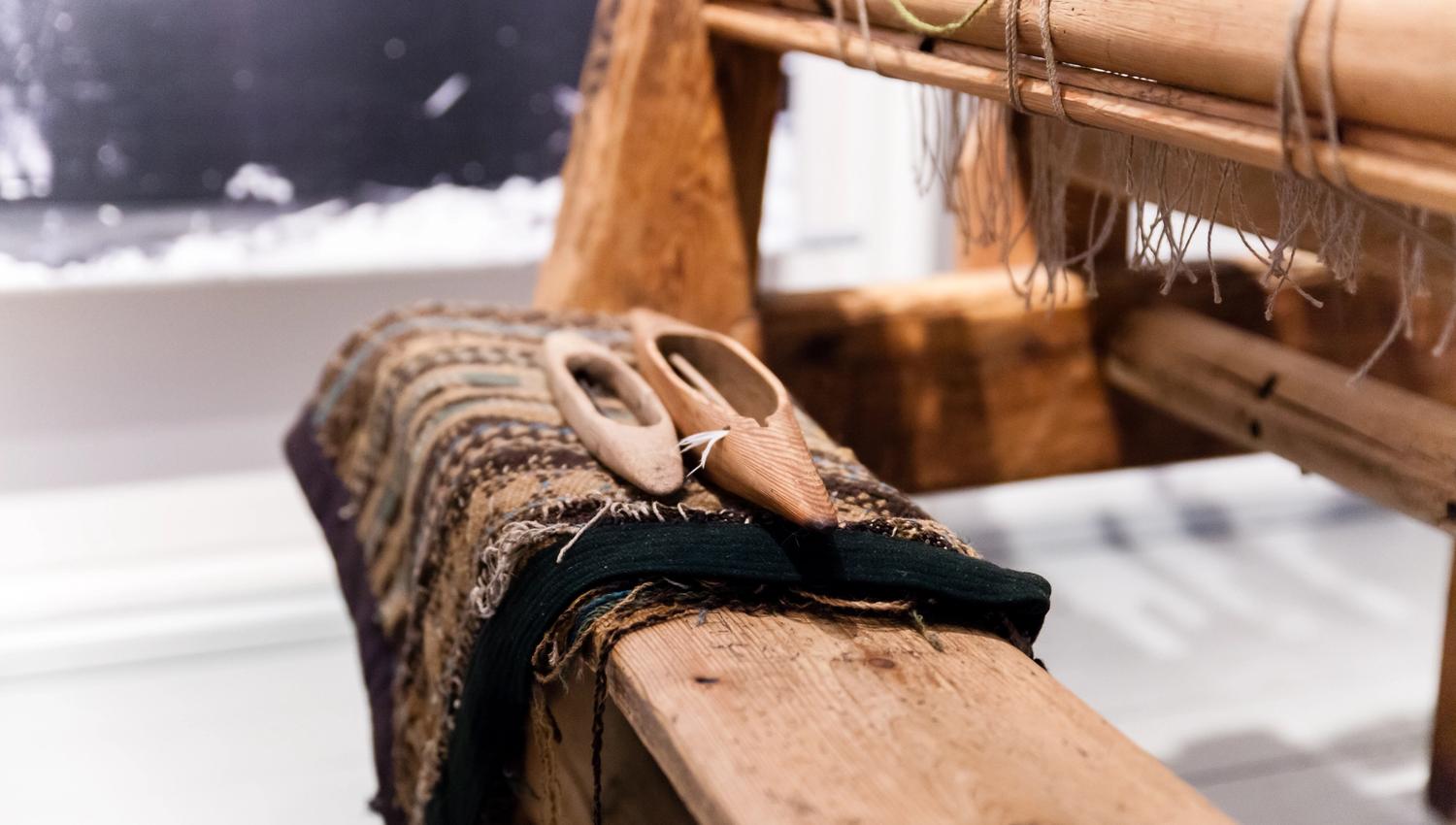 Image of traditional weaving tools)