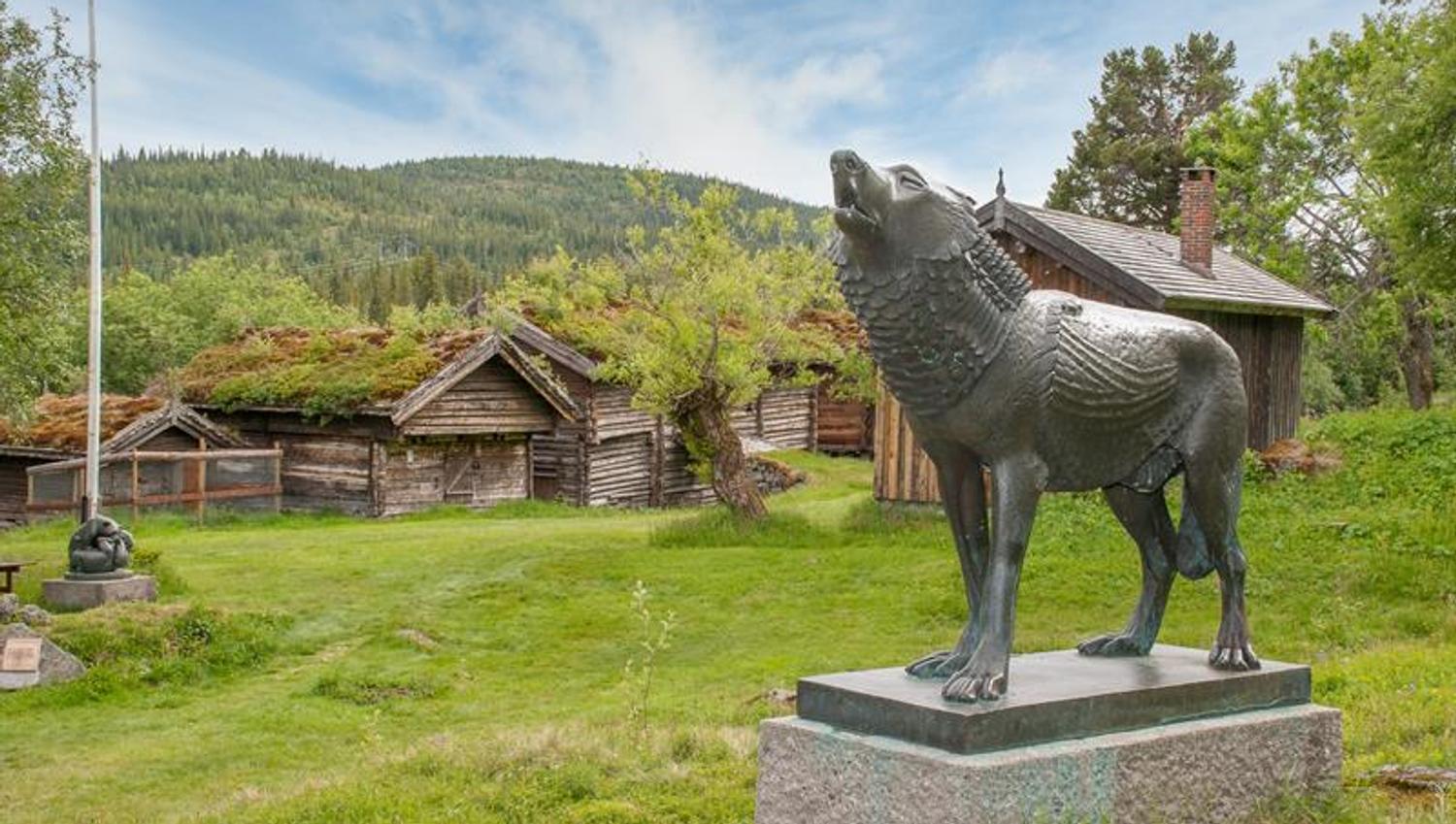 Ulveskulptur på Grimdalstunet