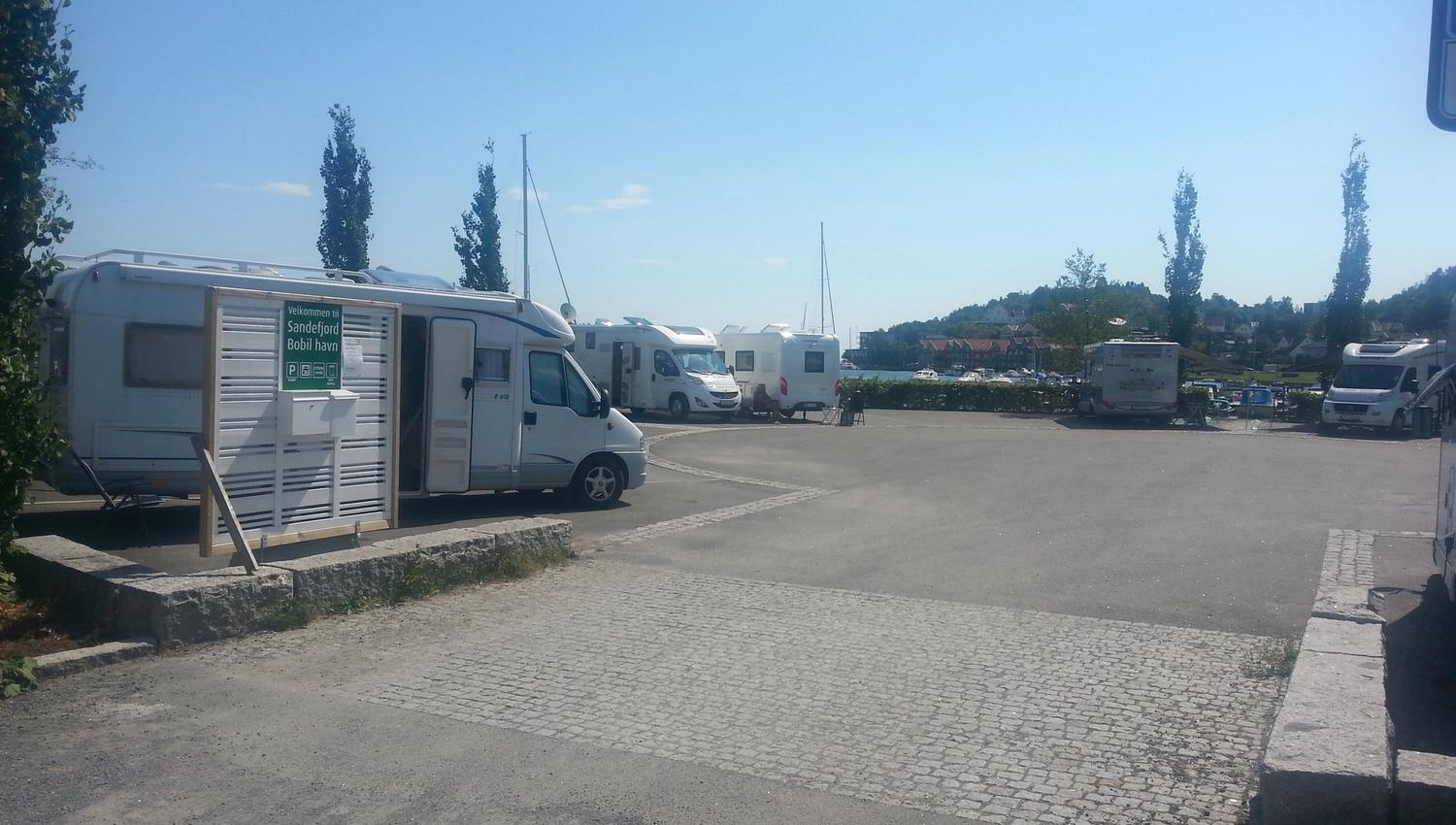 Bobiler parkert på Sandefjord Bobilpark