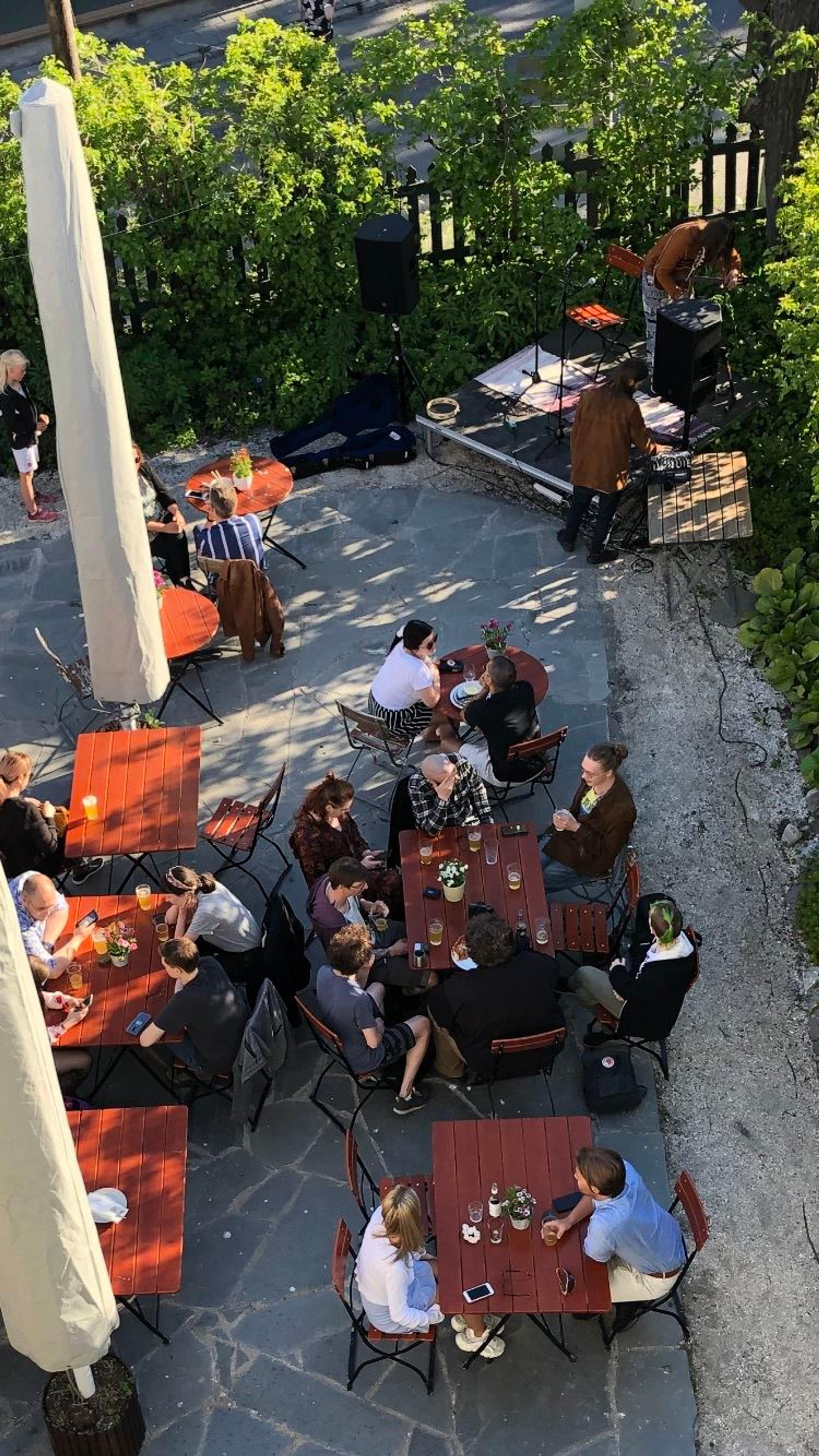 Guests enjoying a meal in the garden at Hildr restaurant in Tromsø city centre.