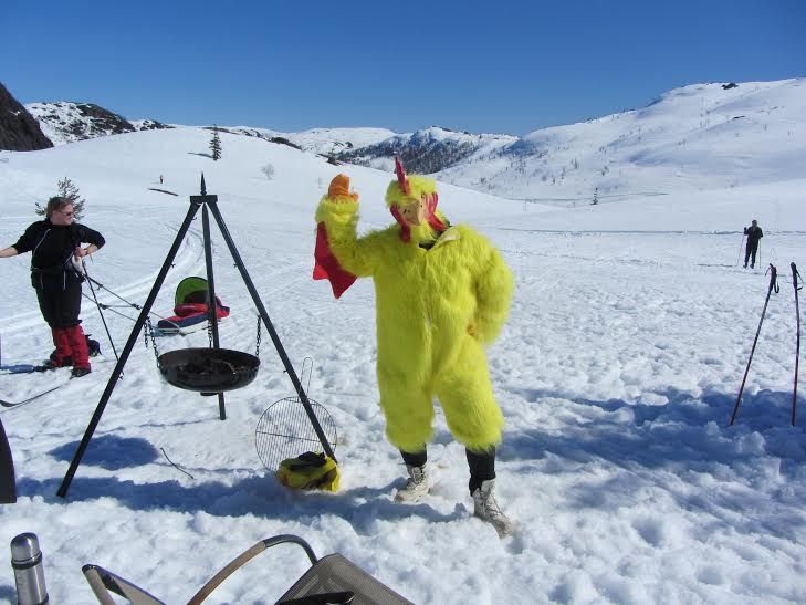 Påskekylling ved bål på Ljosland