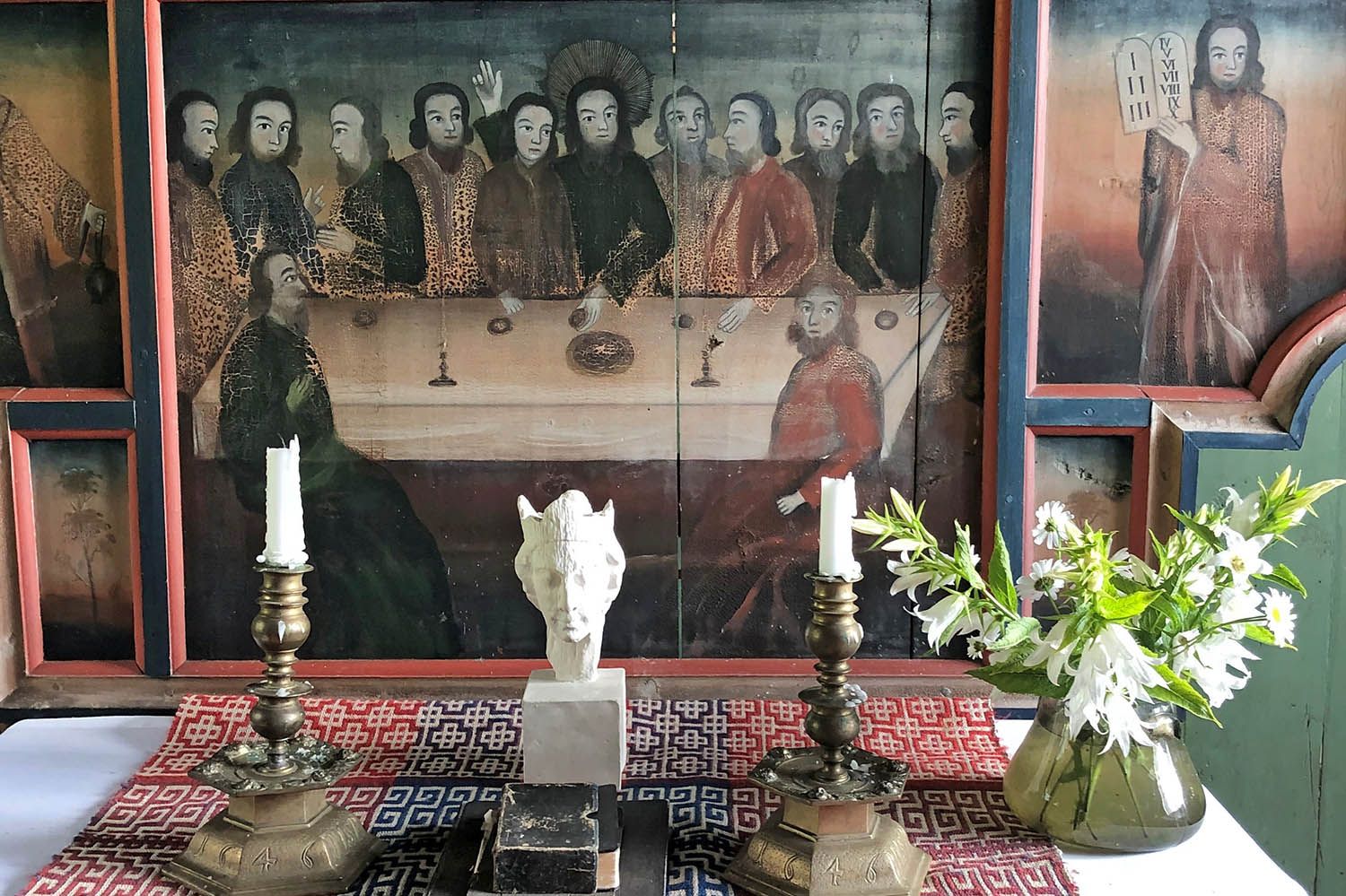Alteret i Lomen Stavkirke
