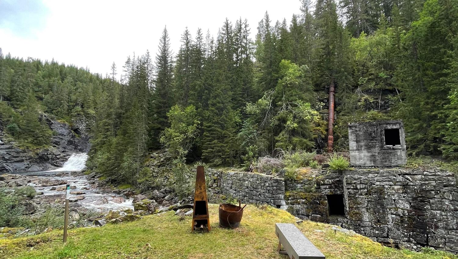 Benk og bålpanne