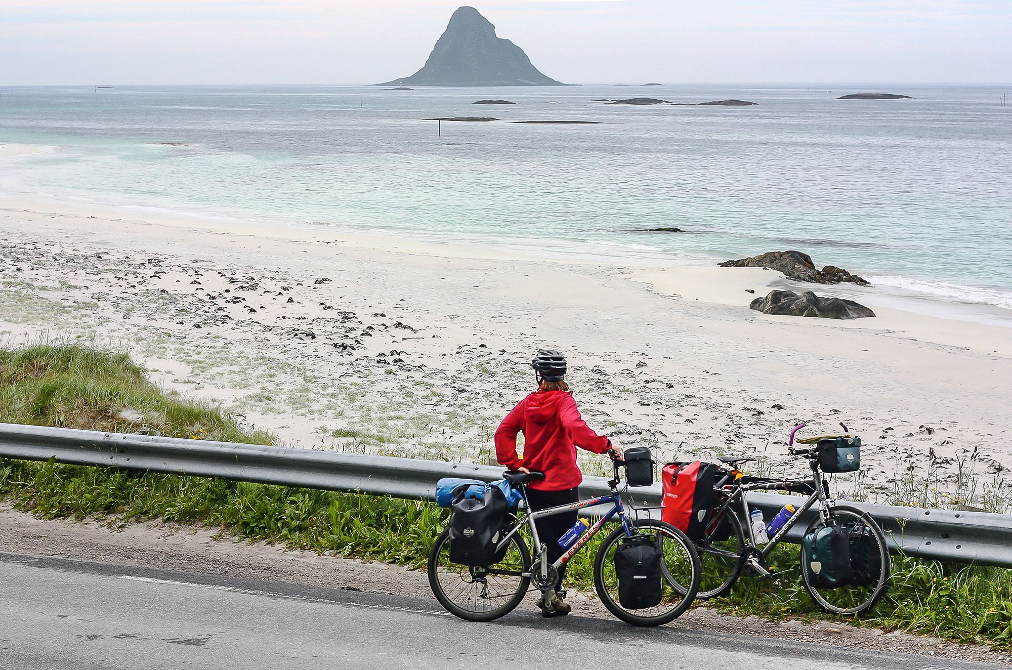Sykkeltur Adnøya, Bleik strand