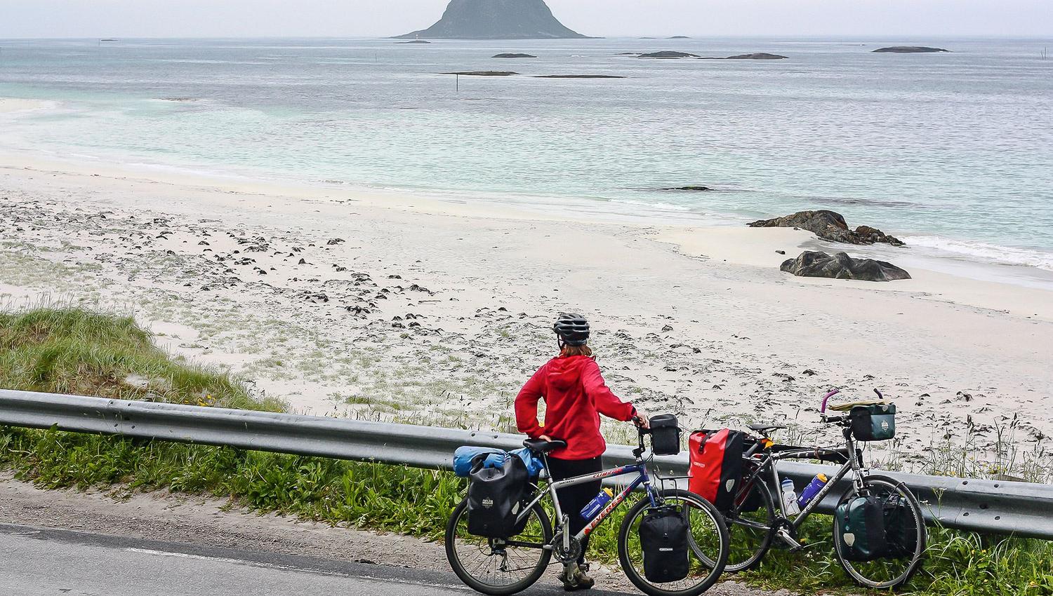 Sykkeltur Adnøya, Bleik strand