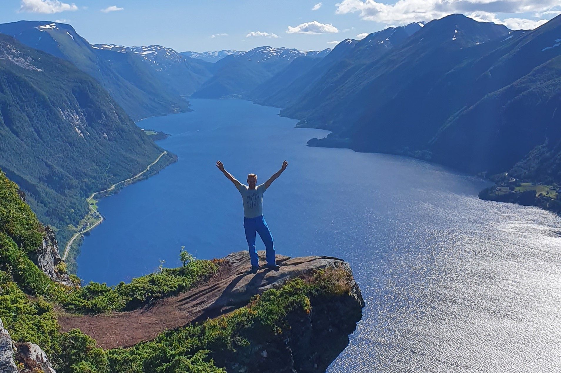We recommend to visit our local Trolltunga: Heidakollen and Galten.