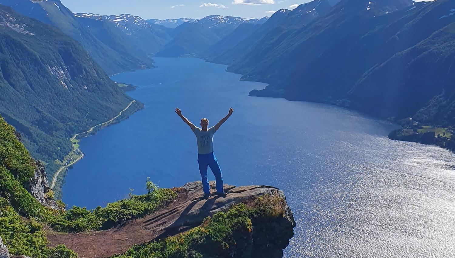 We recommend to visit our local Trolltunga: Heidakollen and Galten.