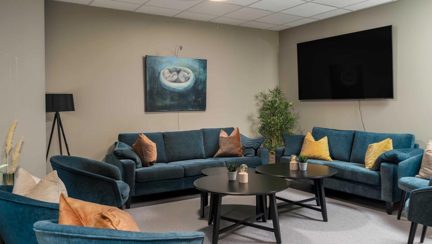 Inviting hotel lounge at Husnes Sentrum Hotel – a relaxing space after exploring Hardanger.