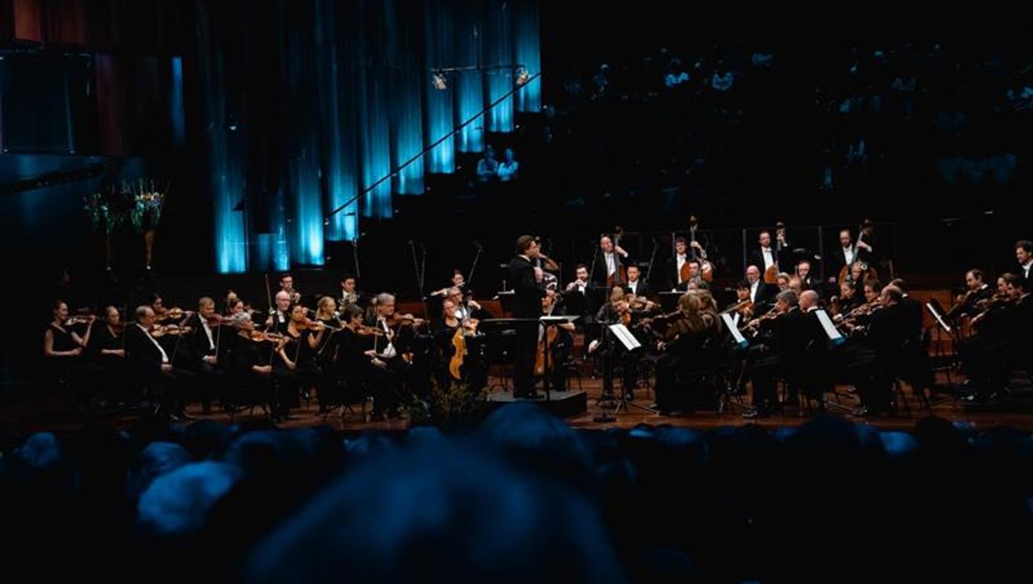 Oslo-Filharmonien på scenen