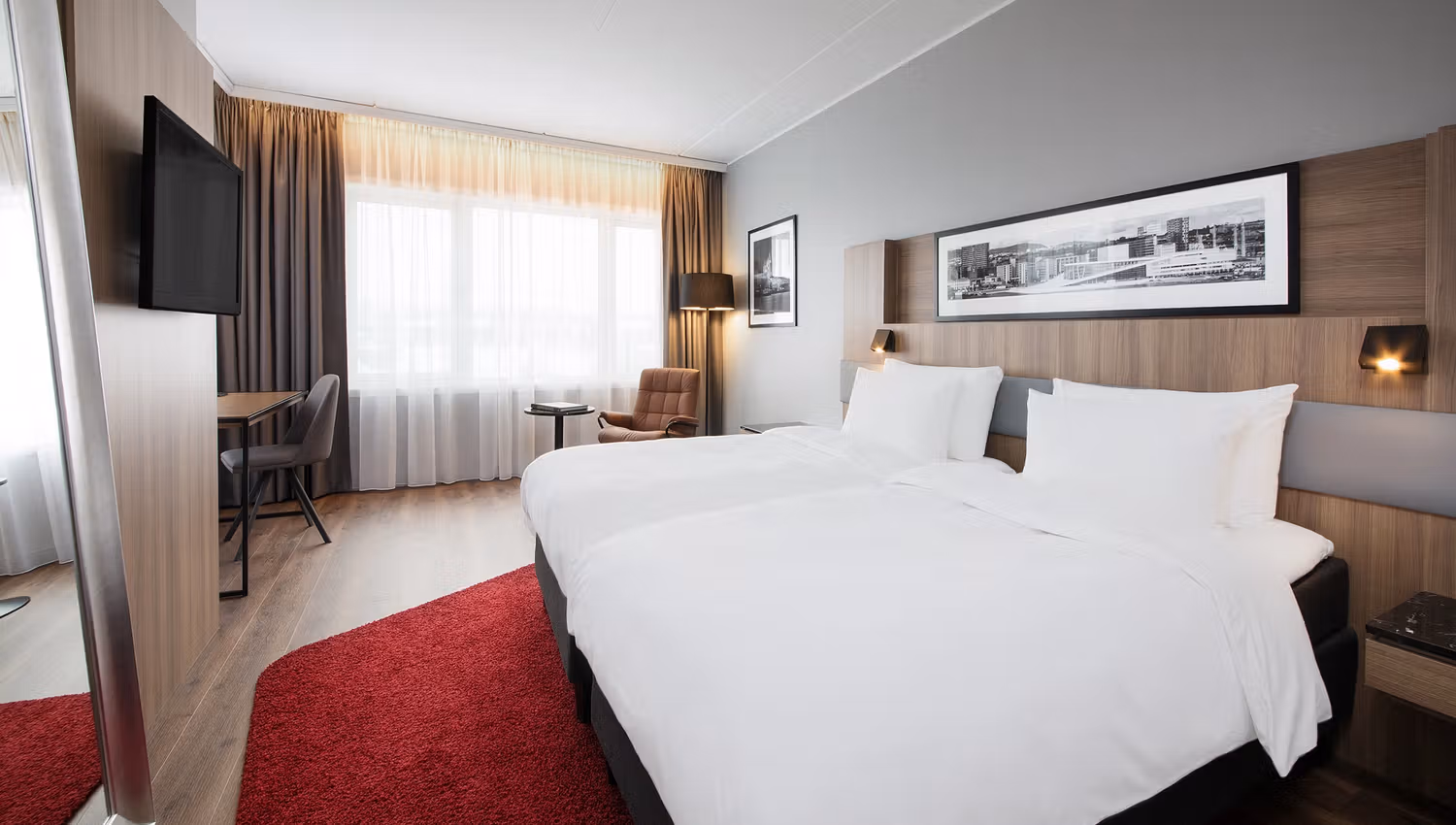 Guest room with two single beds. Light and minimalist decor. Photo