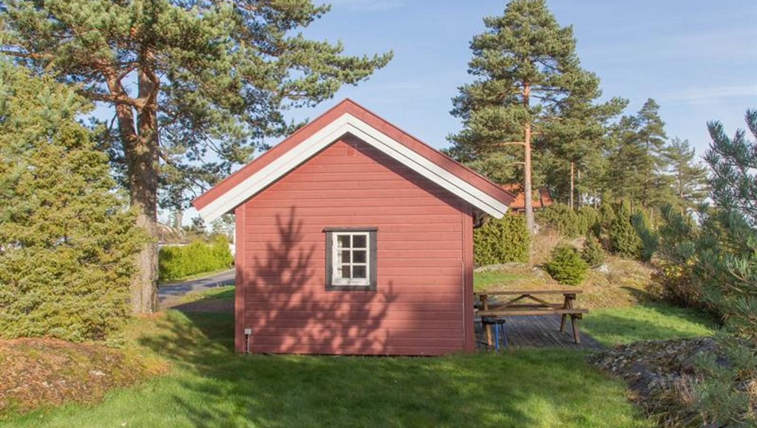 rød hytte på stora lee camping