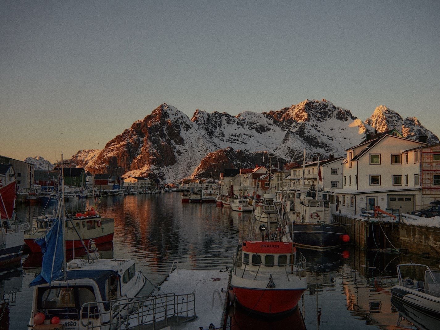 Sun setting in Henningsvær