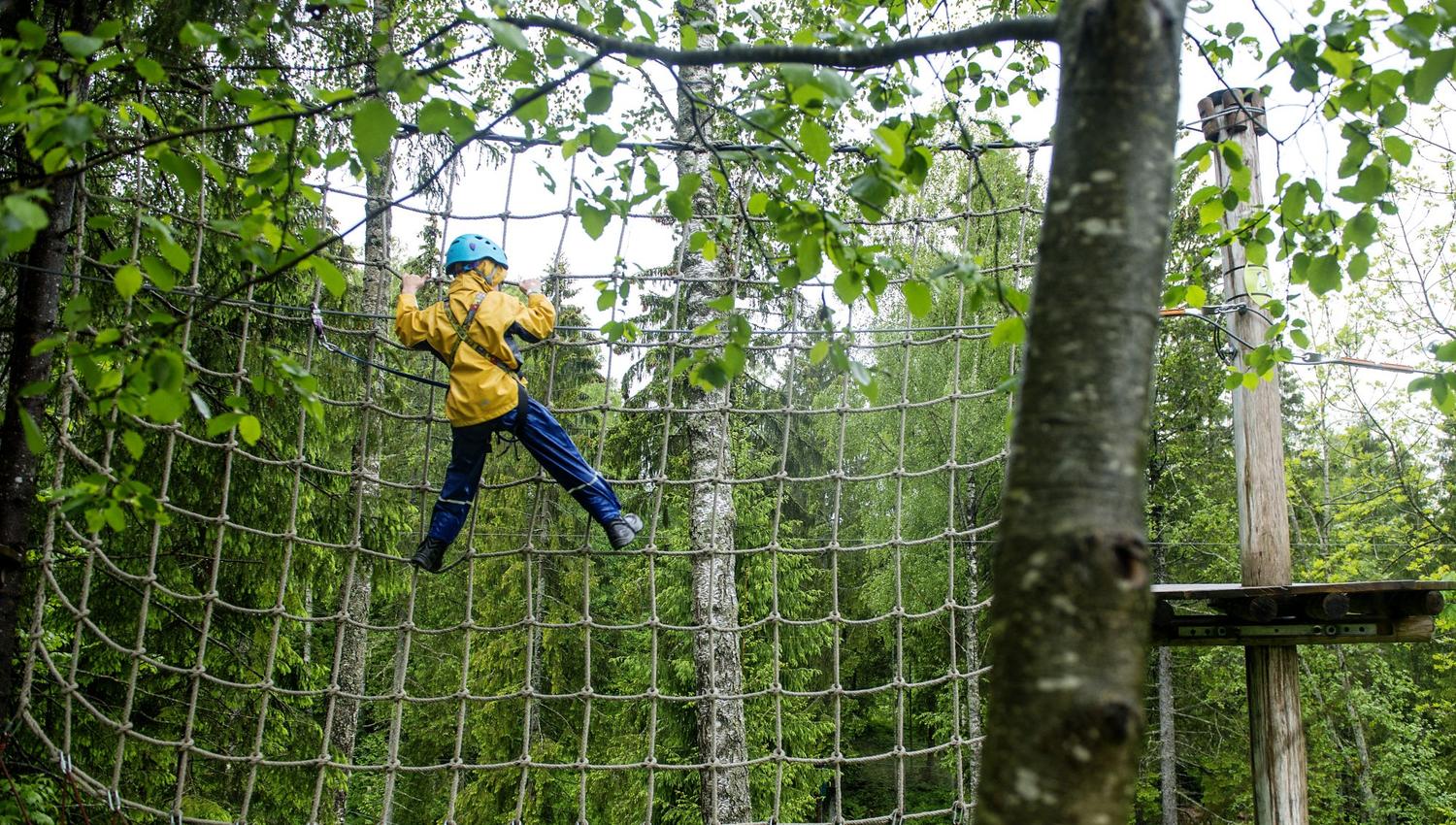 Someone who climbs a net