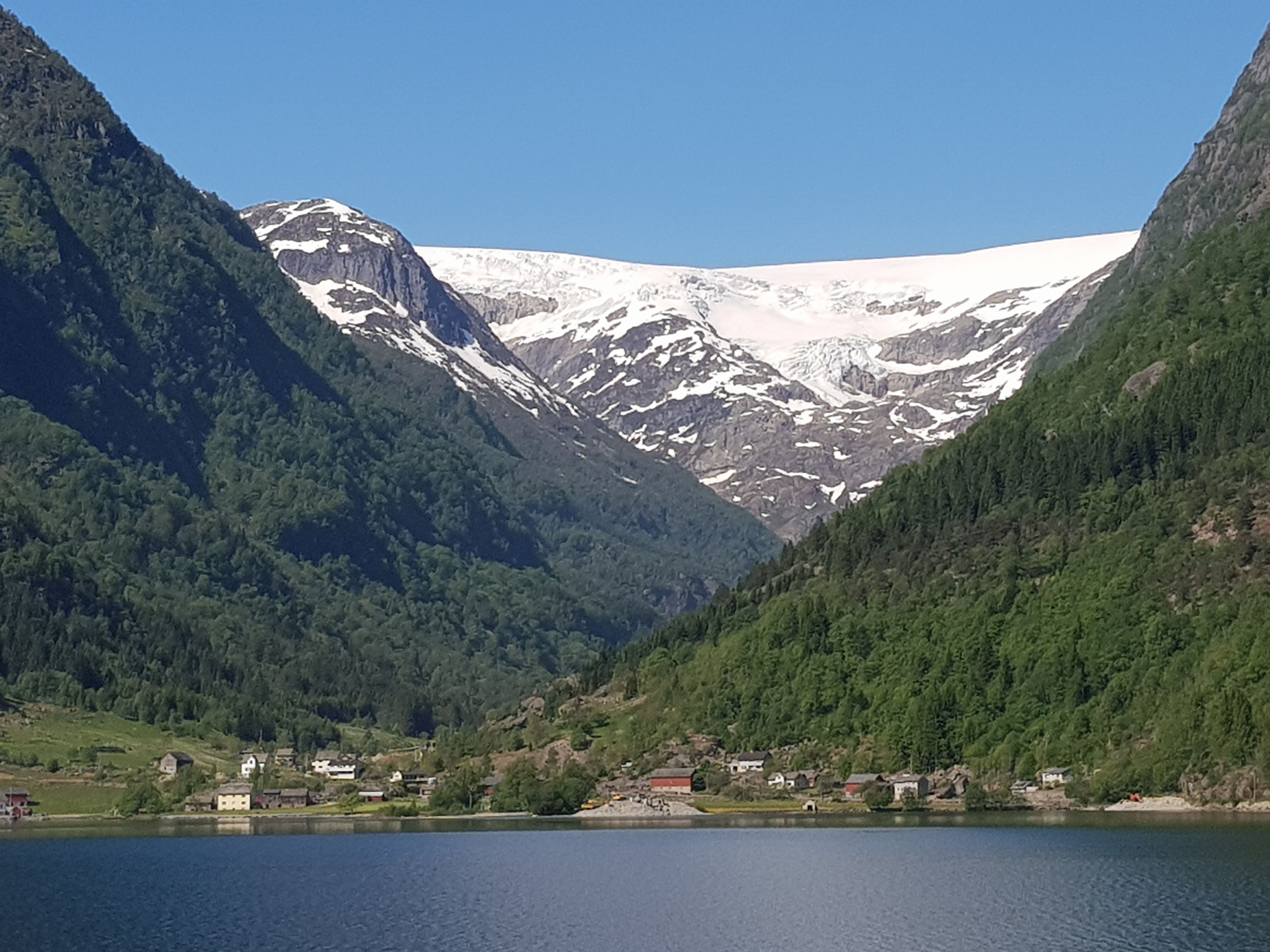Buerbreen seen from a distance 
