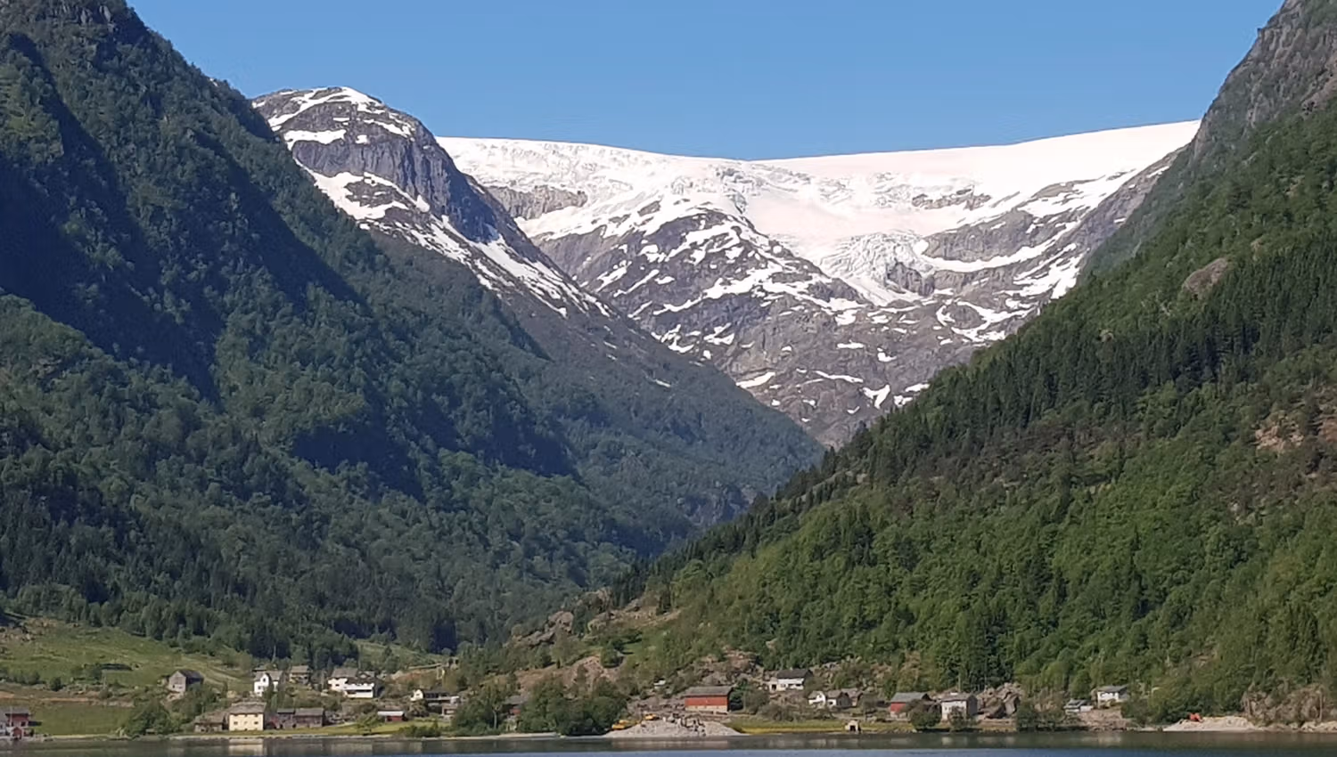 Buerbreen seen from a distance