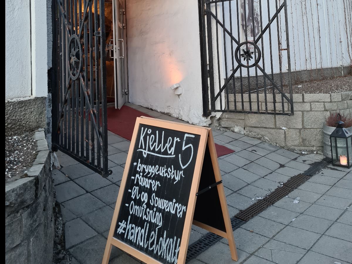 Kjeller 5 bar and shop