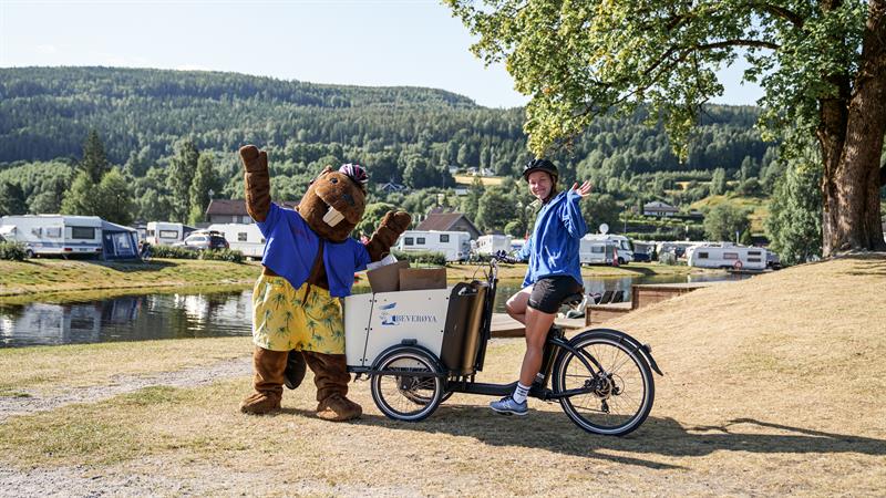 bøver og jente på Beverøya Hytteutleie og Camping