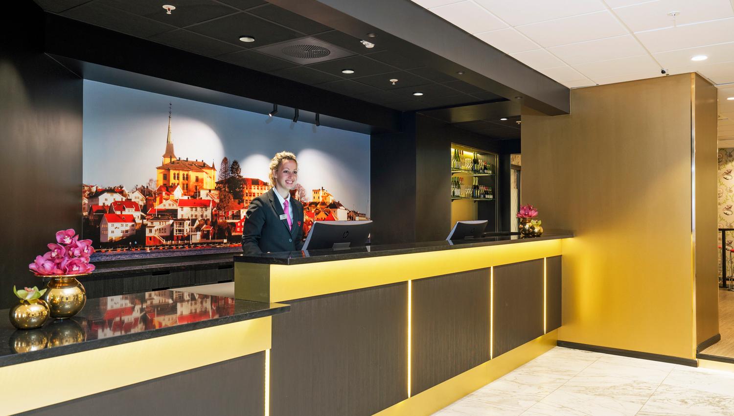Reception area at Thon Hotel Arendal