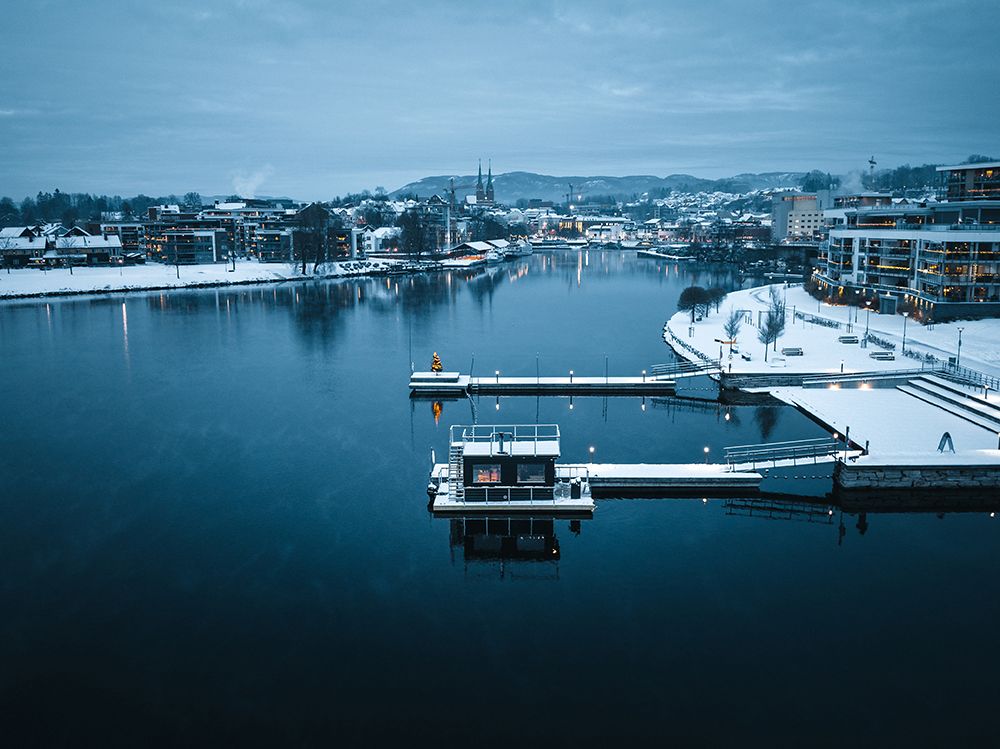 the sauna boat Frank in Skien in the winter 