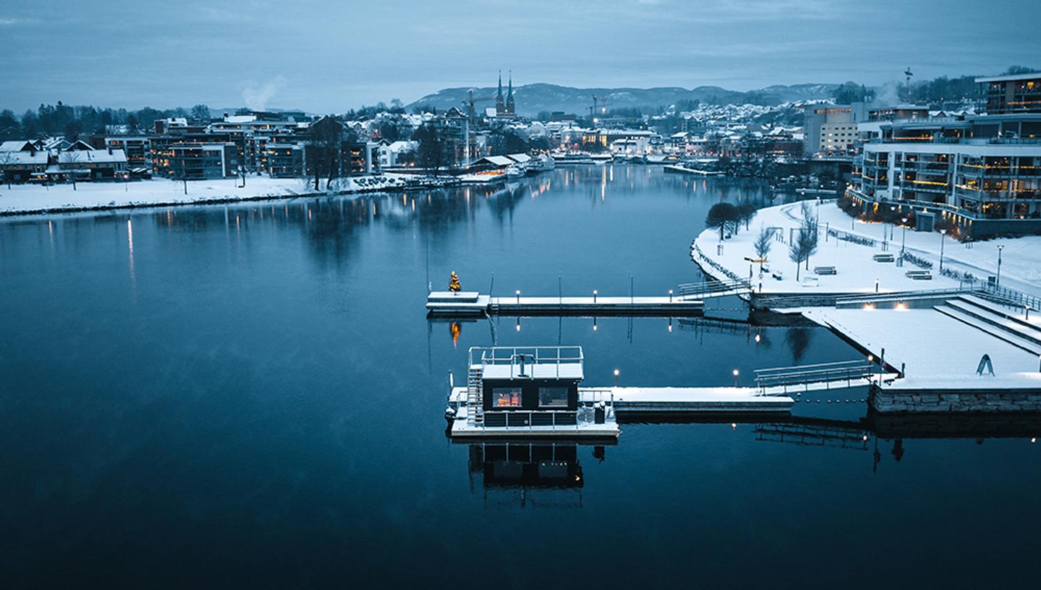 the sauna boat Frank in Skien in the winter