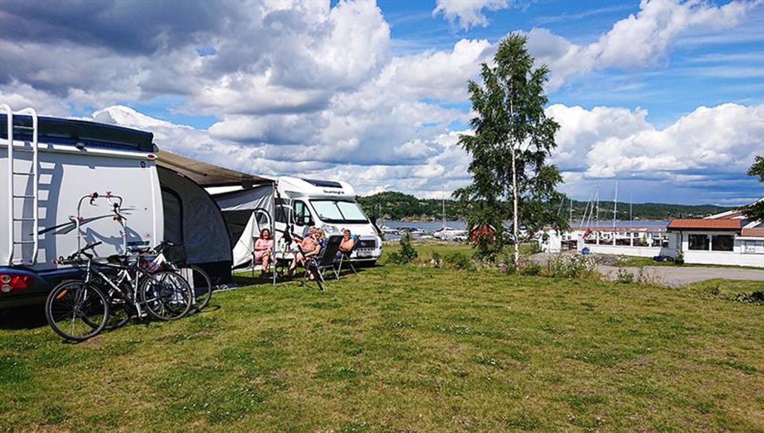 there is also the motorhome parking at restaurant Sjøterrassen