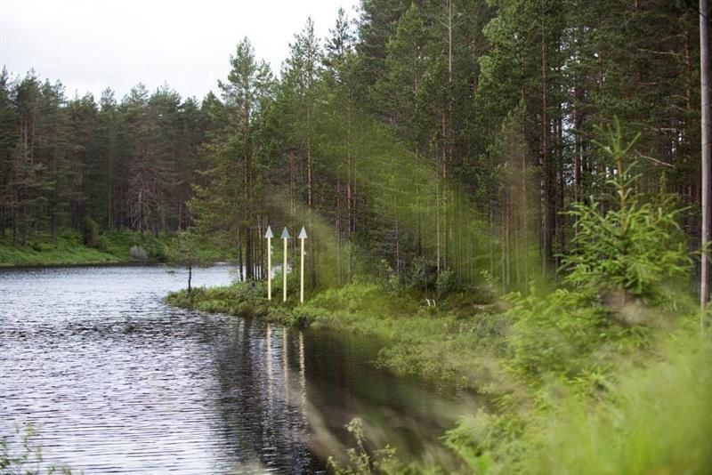 Hillestad ligger i nærheten av elv og skogsvann