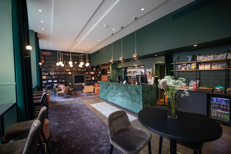 Resepsjon og kaffebar, Hotell Bondeheimen, Oslo. Foto